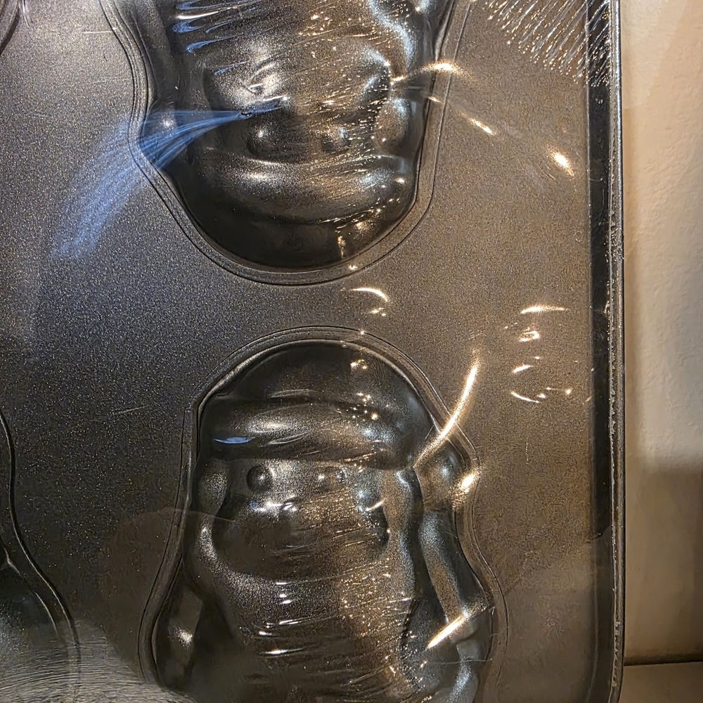 Nordic Ware Silver Gingerbread Kids Pan Also Comes With VMI Brand Cake Pan - Picture 8 of 13